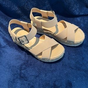 Soda Brand Sandals - Size 8.5 in Light Beige